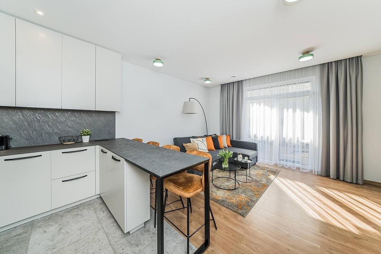 Lovely Apartment With Private Terrace By Urban Rent Kaunas Exterior photo