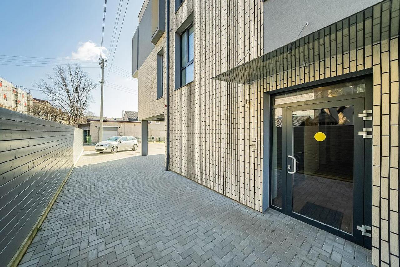 Lovely Apartment With Private Terrace By Urban Rent Kaunas Exterior photo