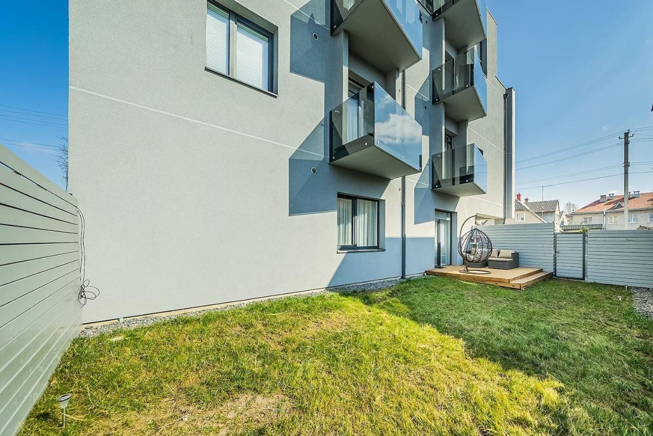 Lovely Apartment With Private Terrace By Urban Rent Kaunas Exterior photo