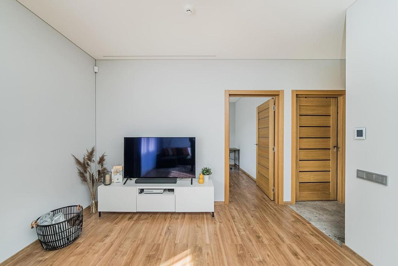 Lovely Apartment With Private Terrace By Urban Rent Kaunas Exterior photo